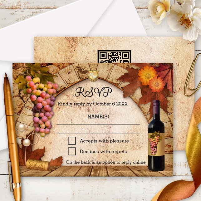 Invitación clásica de RSVP de viñedo o bodega (Classic vineyard RSVP card with a painting of a wine cellar with grapes, fall leaves and flowers)