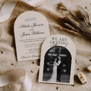 Invitación Clásica Foto Retro de Boda con Arco de Antiguo Din