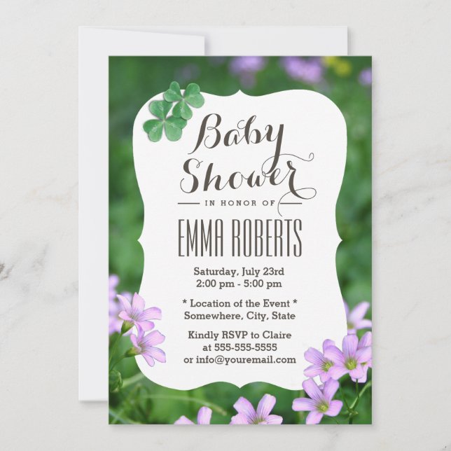 Invitación Clásico Baby Shower de Flores Shamrock (Anverso)
