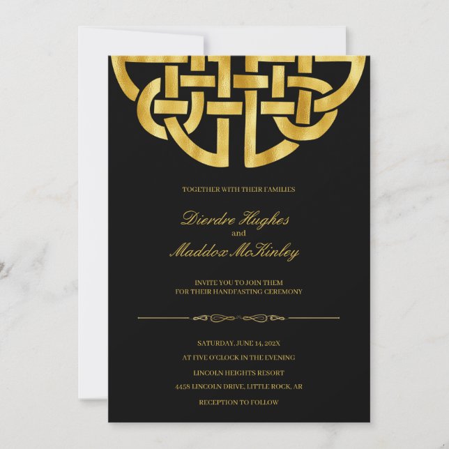 Invitación Clásico Black Gold Celtic Knot Handfasting (Anverso)