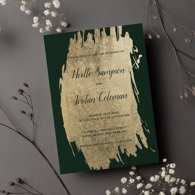Invitación Clásico cepillo de oro verde oscuro pinceladas mod (Classy dark green gold brush strokes chic wedding)