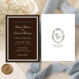Invitación Clásico Crest Monograma de Bodas Marrón Chocolate