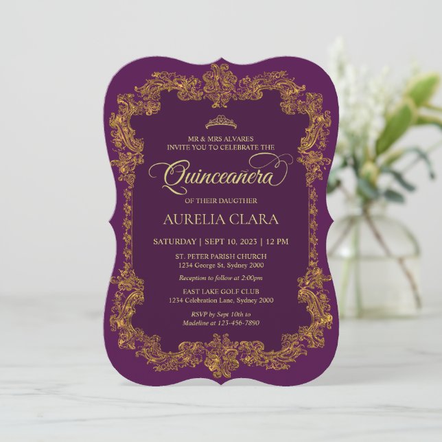 Invitación Clásico elegante Purple Gold Tiara Quinceanera (Anverso de pie)