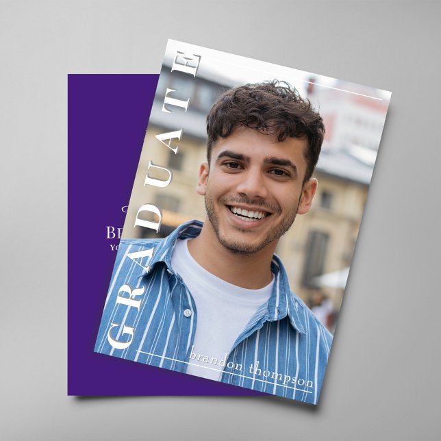 Invitación Classic Purple Graduation Party Announcement Card (Elegant purple graduation card with laurel wreath and cap design)