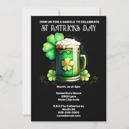 Invitación Clover de shamrock de la cerveza irlandesa del Día