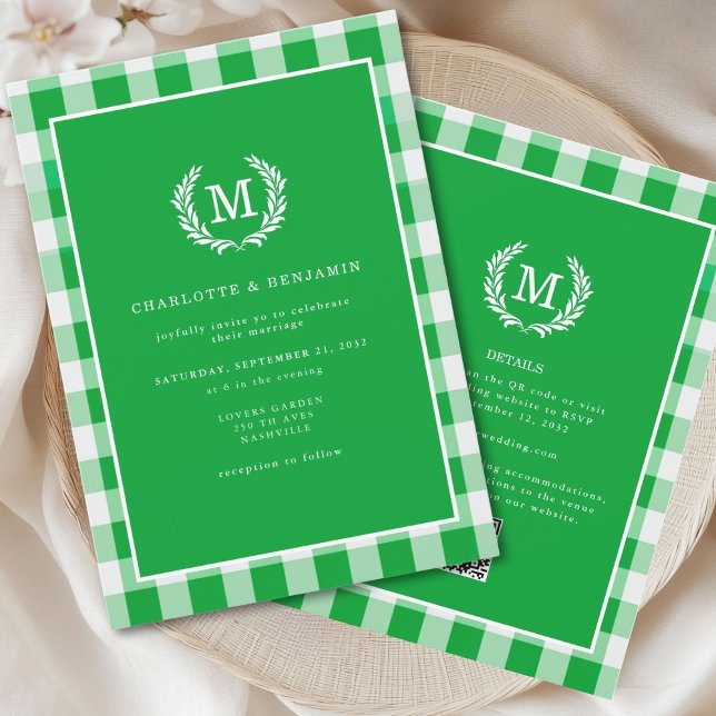 Invitación Código QR del Escudo de Monograma de Gingham Verde (Green Gingham Monogram Crest Invitation with QR Code dor Details, Wedding Website, RSVP.)