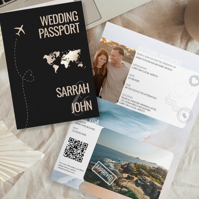 Invitación Código QR exclusivo moderno de boda de destino de  (modern black and gold passport wedding invitation with beach background inside)