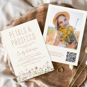 Invitación Código QR Pétalos de flores silvestres y ducha de 
