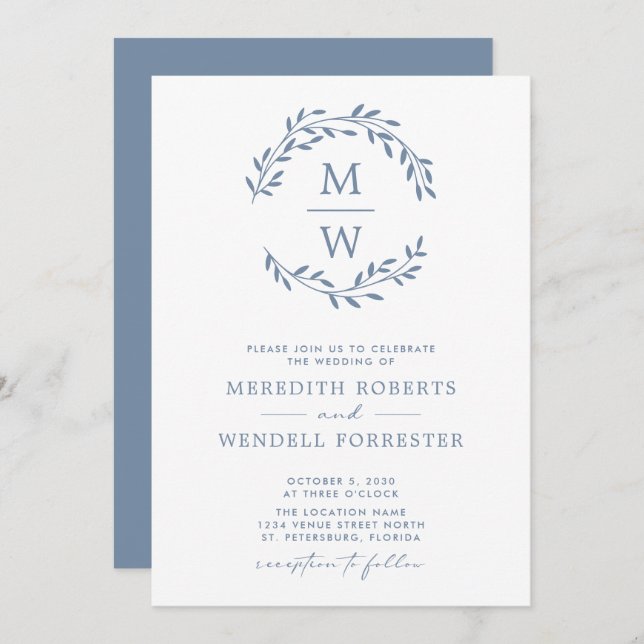 Invitación Código QR RSVP Dusty Blue Monogram Wreath Boda (Anverso / Reverso)