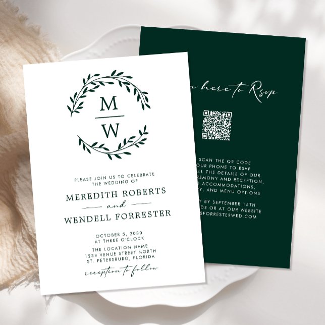Invitación Código QR RSVP Monograma verde esmeralda Boda de g (Monogram Wreath Wedding Invitation QR Code RSVP in White and Emerald Green)