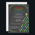Invitación Colorida fiesta navideña en Chalkboard<br><div class="desc">© Socialite Designs. Celebra la temporada de vacaciones con tus amigos, familia o compañeros de trabajo enviando esta colorida invitación a la fiesta en el árbol de Navidad. Nuestro árbol de navidad polka-dot está coronado con una estrella amarilla y las esquinas tienen elementos de diseño elegantes y vintage. Cambie fácilmente...</div>