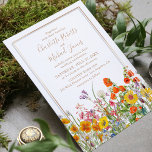 Invitación Coloridas flores silvestres casadas en el campo<br><div class="desc">Las invitaciones a la boda campestre de las flores silvestres coloridas presentan flores de campo de bonito en naranja,  amarillo,  morado y rosa sobre un fondo blanco con la información de la invitación a la boda. Personalice editando el texto en los cuadros de texto. Diseñado por Evco Studio www.zazzle.com/store/evcostudio</div>