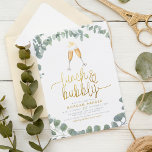 Invitación Comida y burbuja Eucalyptus Greenery Ducha de Novi<br><div class="desc">Crea la invitación de almuerzo nupcial perfecta con esta plantilla fácil de usar. Este elegante diseño cuenta con una corona de hojas de eucaliptos pintadas a mano, un ilustracion de dos vasos de champán, "almuerzo y burbujas" con letras de imitación de oro, y detalles fiestas en la tipografía moderna. Haga...</div>