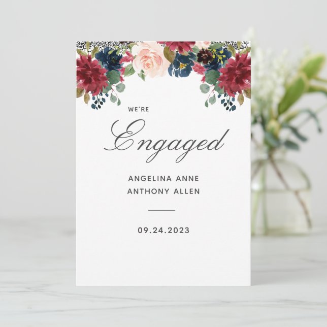 Invitación Compromiso con los acentos de oro del Rosa floral  (Anverso de pie)