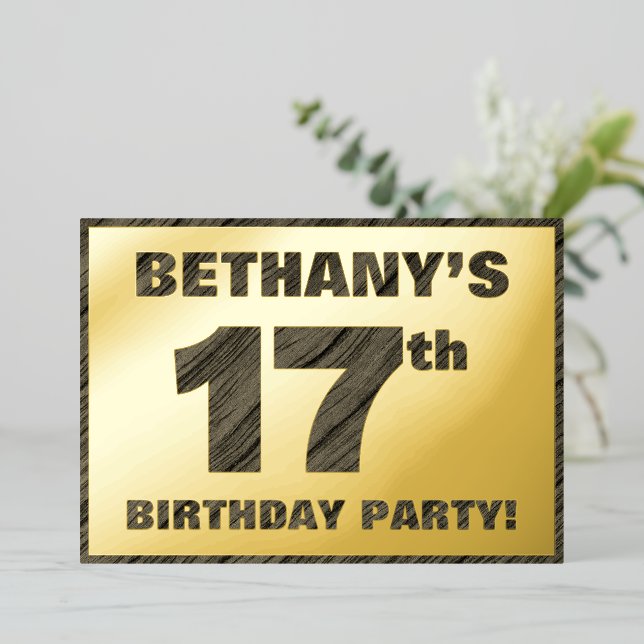 Invitación Con Relieve Metalizado 17.ª Fiesta de Cumpleaños — Audaz, Faux Wood Grain (Anverso de pie)
