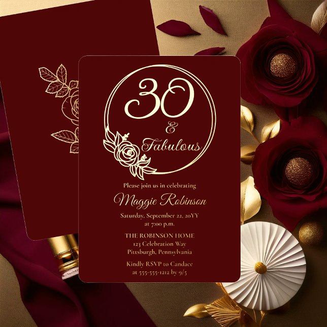 Invitación Con Relieve Metalizado 30 y fabuloso Fiesta de cumpleaños número 30 estam (Elegant Rose Wreath 30 and Fabulous 30th Birthday Party Burgundy Stamped Gold Foil Invitation )