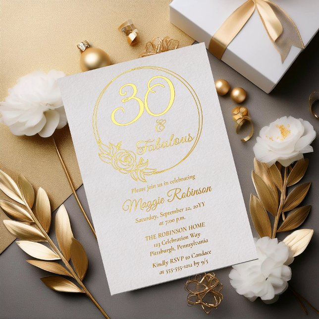 Invitación Con Relieve Metalizado 30 y fabuloso Fiesta de cumpleaños número 30 estam (Simply Elegant "30 and Fabulous" 30th Birthday Party Stamped Foil Invitation)