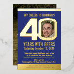 Invitación Con Relieve Metalizado 40.ª fiesta de cumpleaños Relieve metalizado de or<br><div class="desc">Audaz gráfico simple Di Cheers con cervezas azul oscuro, y Relieve metalizado de oro o tu propia plantilla de foto de color de Relieve metalizado 40ª invitación de fiesta de cumpleaños. Personalice esta invitación de cumpleaños con sus propios detalles de la fiesta de cumpleaños, y fotos de su hijo o...</div>