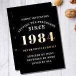 Invitación Con Relieve Metalizado 40.º Cumpleaños 1984 Oro Negro Personalizado Para<br><div class="desc">Elegante Invitación a los 40 Años en Negro y Relieve metalizado dorado - Crea tu propio diseño personalizado. Preparar el escenario para una celebración extraordinaria comienza con la invitación perfecta. Nuestra elegante invitación de 40 años en negro y oro es la elección perfecta para este evento histórico. Bañada en negro...</div>