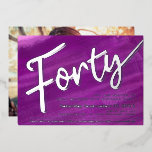 Invitación Con Relieve Metalizado 40.º fiesta de cumpleaños guión oro de arte púrpur<br><div class="desc">40 fondo abstracto de arte malva ametista morado con un texto de Relieve metalizado dorado o tu propio color de Relieve metalizado. Personalice esta invitación de cumpleaños de 40 años para el guión de fiesta con los detalles de su fiesta de cumpleaños y una foto de su chica de cumpleaños...</div>