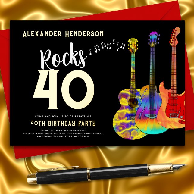 Invitación Con Relieve Metalizado 40.º Fiesta de cumpleaños música Rocks 40 Gold (Rock and roll 40th birthday party black and gold foil invitation)