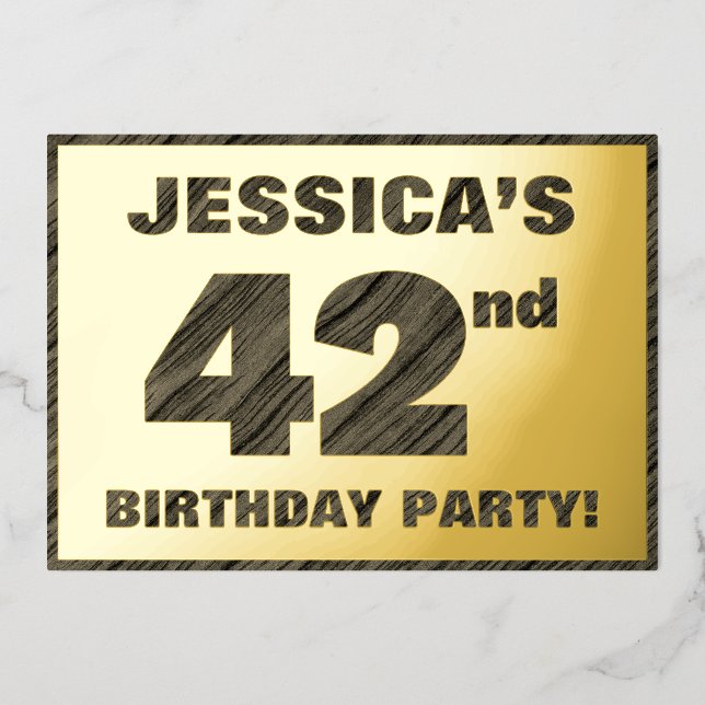 Invitación Con Relieve Metalizado 42ª Fiesta de Cumpleaños — Audaz, Faux Wood Grain  (Anverso)