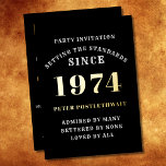 Invitación Con Relieve Metalizado 50.º Cumpleaños 1974 Oro Negro Personalizado Para<br><div class="desc">Elegante Invitación a los 50 Años en Negro y Relieve metalizado dorado - Crea tu propio diseño personalizado. Preparar el escenario para una celebración extraordinaria comienza con la invitación perfecta. Nuestra elegante invitación al 50 cumpleaños en negro y oro es la elección perfecta para este evento de hitos. Bañada en...</div>