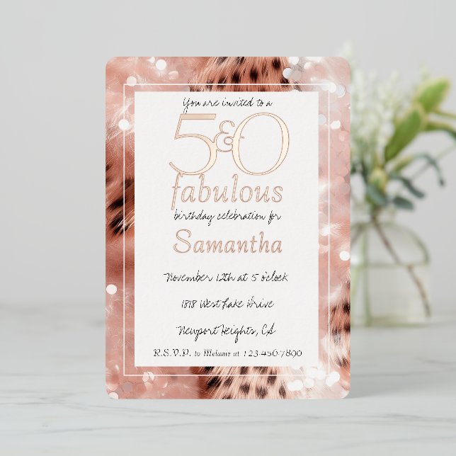 Invitación Con Relieve Metalizado 50 y fabuloso Cumpleaños Rosa Dorado Leopardo Rubo (Anverso de pie)