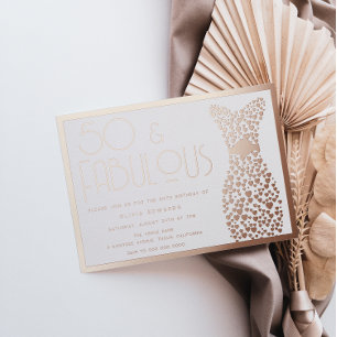 Invitación Con Relieve Metalizado ¡50 y fabuloso! Vestido de oro rosa Cumpleaños 50 