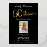 Invitación Con Relieve Metalizado 60 y fabuloso Black 60th Birthday Gold<br><div class="desc">Elegante 60 y Fabulosa Invitación al Relieve metalizado dorado Negro 60 por cumpleaños. Relieve metalizado dorado sobre fondo negro. Añade tu foto y detalles del fiesta.</div>