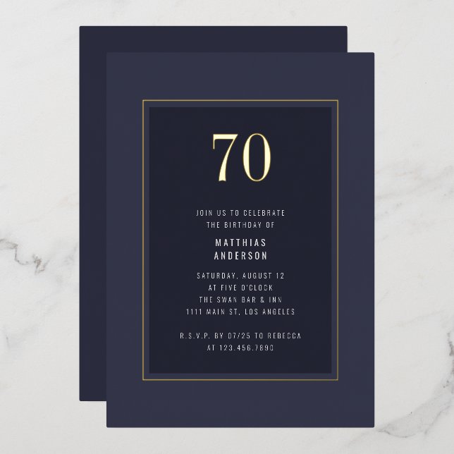 Invitación Con Relieve Metalizado 70.º Cumpleaños Minimal Elegante Marco dorado oscu (Anverso/Reverso)