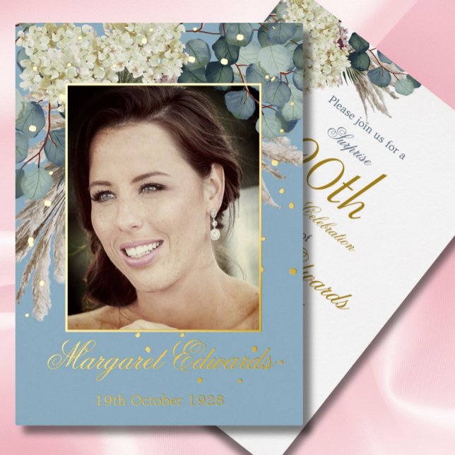 Invitación Con Relieve Metalizado 90 Cumpleaños Elegante Foto Azul Floral (Subido por el creador)