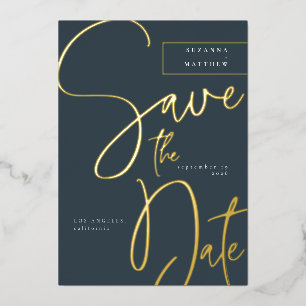 Invitación Con Relieve Metalizado Ahorre la Fecha de Caligrafía Azul Teal Gris Moder