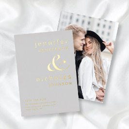Invitación Con Relieve Metalizado Ampersand Gris Foto Boda Moderna Guardar La Fecha