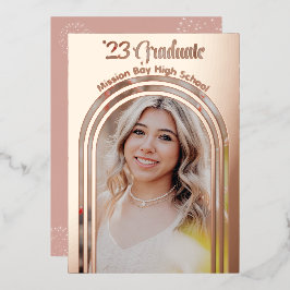 Invitación Con Relieve Metalizado Arco de Foto de Fiesta de Graduación 2025 Rosa Dor