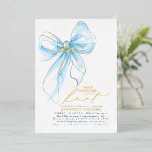 Invitación Con Relieve Metalizado Arco dorado azul suave elegante y caprichoso para