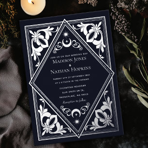 Invitación Con Relieve Metalizado Arte Celestial de Plata Tarot Nouveau Gótico Boda
