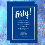Invitación Con Relieve Metalizado Azul moderno y Relieve metalizado dorado 40 cumple<br><div class="desc">Celebra con estilo nuestra moderna y elegante invitación. Un llamativo fondo azul real se acentúa con un deslumbrante Relieve metalizado de oro "Cuarenta!" y un lujoso marco de Relieve metalizado dorado que rodea los detalles de tus fiestas de moda. Sencillo, sofisticado y perfecto para el cumpleaños de un hito. Creado...</div>