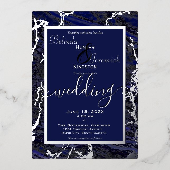 Invitación Con Relieve Metalizado Azul Relieve metalizado plateado y marina de 5" x  (Anverso)