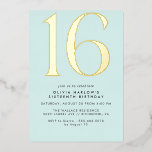 Invitación Con Relieve Metalizado Azul y oro de la luz azul pastel | Dulce simple 16<br><div class="desc">Invitaciones de 16 años de estilo moderno con un gran epígrafe "16" en Relieve metalizado metálico real sobre un fondo azul pálido bonito. (Los colores de fondo se pueden cambiar utilizando la herramienta de diseño. También puede cambiar el tipo de Relieve metalizado metálico.)</div>