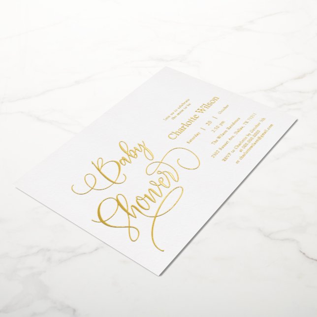 Invitación Con Relieve Metalizado Baby Shower de caligrafía mínima moderna (girado)