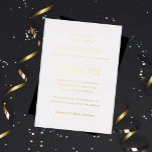 Invitación Con Relieve Metalizado Bat Mitzvah Gold<br><div class="desc">Diseño simple y texto,  negro y blanco con hebreo,  "ב ת מ צ ו" Bat Mitzvah Invitation. Disposición minimalista en Relieve metalizado oro real. Elija entre oro,  oro rosa o Relieve metalizado plateado sobre fondo de color personalizado para coincidir con su evento.</div>