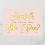 Invitación Con Relieve Metalizado Be My Bridesmaid Funny Pee Invitación al Relieve m<br><div class="desc">Graciosa tarjeta de proposición de dama de honor.</div>