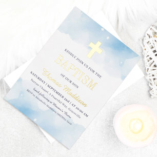 Invitación Con Relieve Metalizado Bebé azul acuarela nubes cruza el bautismo de oro
