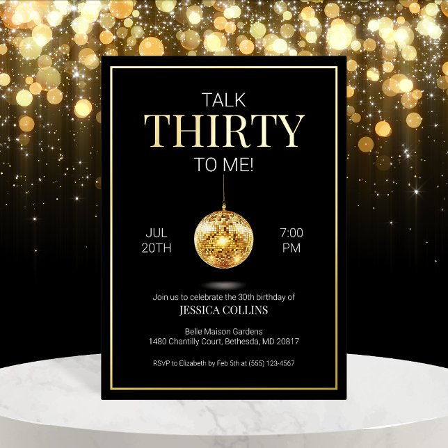 Invitación Con Relieve Metalizado Black and Gold Talk Thirty to Me (Black and Gold Talk Thirty to Me 30th Birthday Foil Invitation)