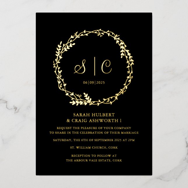 Invitación Con Relieve Metalizado Black Golden Monogramas Botánico Floral Wreath (Anverso)
