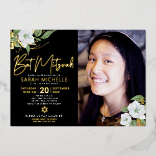 Invitación Con Relieve Metalizado Black Photo Bat Mitzvah Floral Script Real Gold