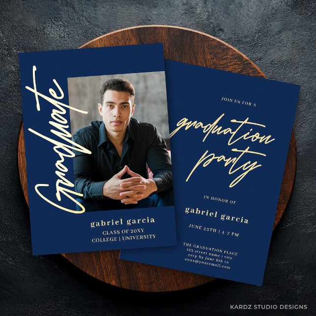 Invitación Con Relieve Metalizado Blue Gold Modern Graduation Invitation (Front and back of invite is shown. Choose foil color and corner style.)