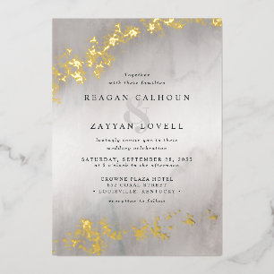 Invitación Con Relieve Metalizado Boda con Acuarela Gris y Toques de Oro Moderno de 