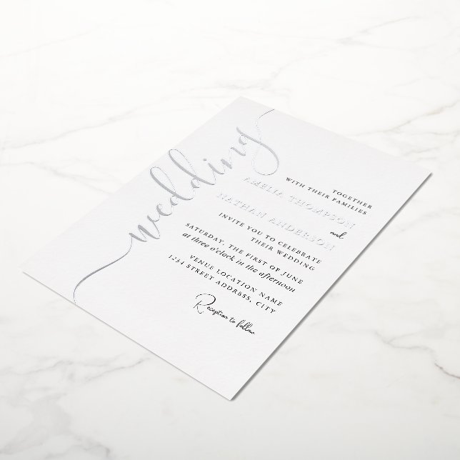 Invitación Con Relieve Metalizado Boda con letra script plateada moderna  (girado)